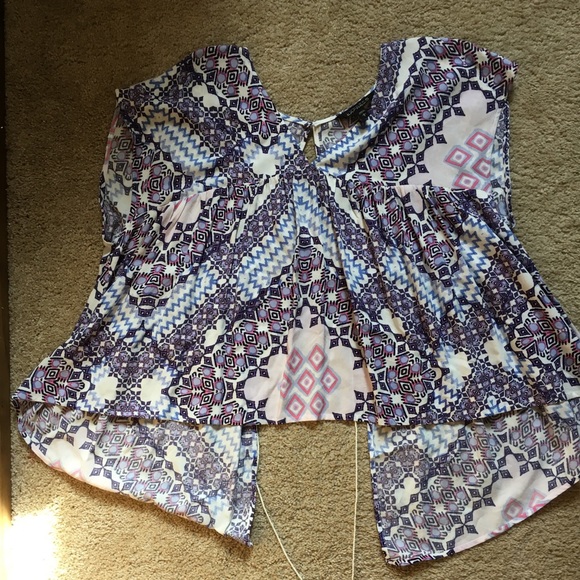 Express Patterned  top with open back - Picture 1 of 8